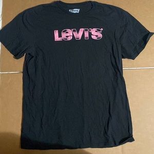 Levi’s t-shirt
